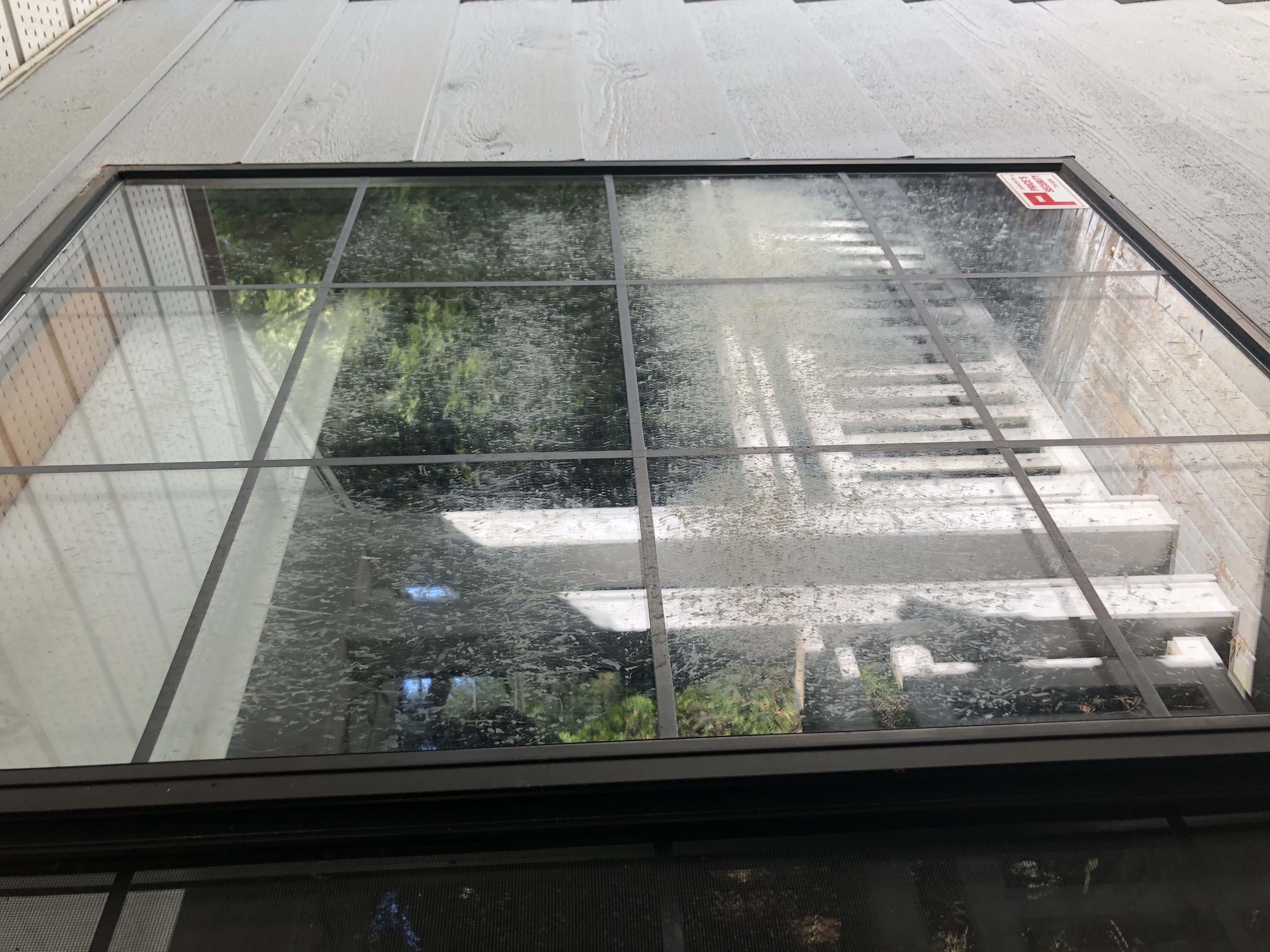 Window cleaning before photo 1